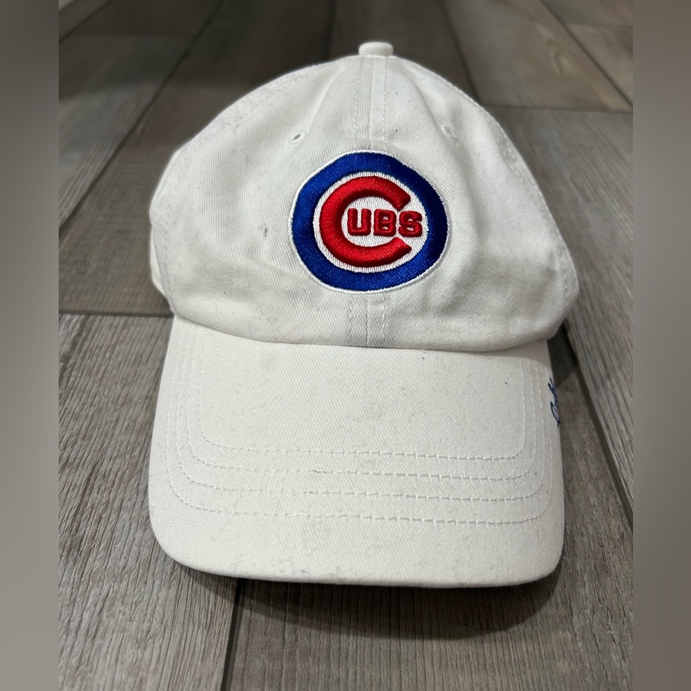 White chicago cubs hat